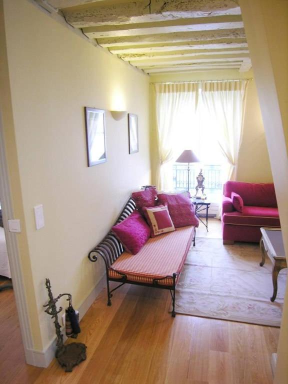 Apartment Beautiful 2 Bdrm- In The Heart Of The Marais